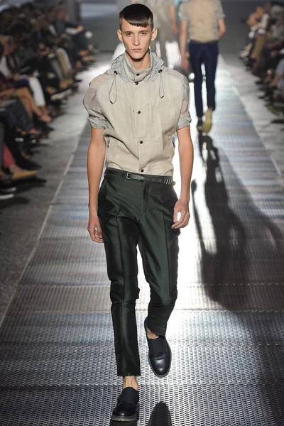 Look 27